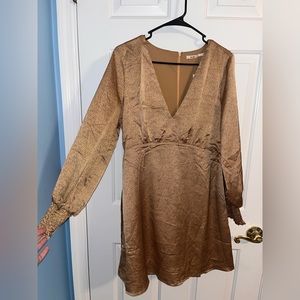 Franchescas long sleeve cheetah print dress, size L